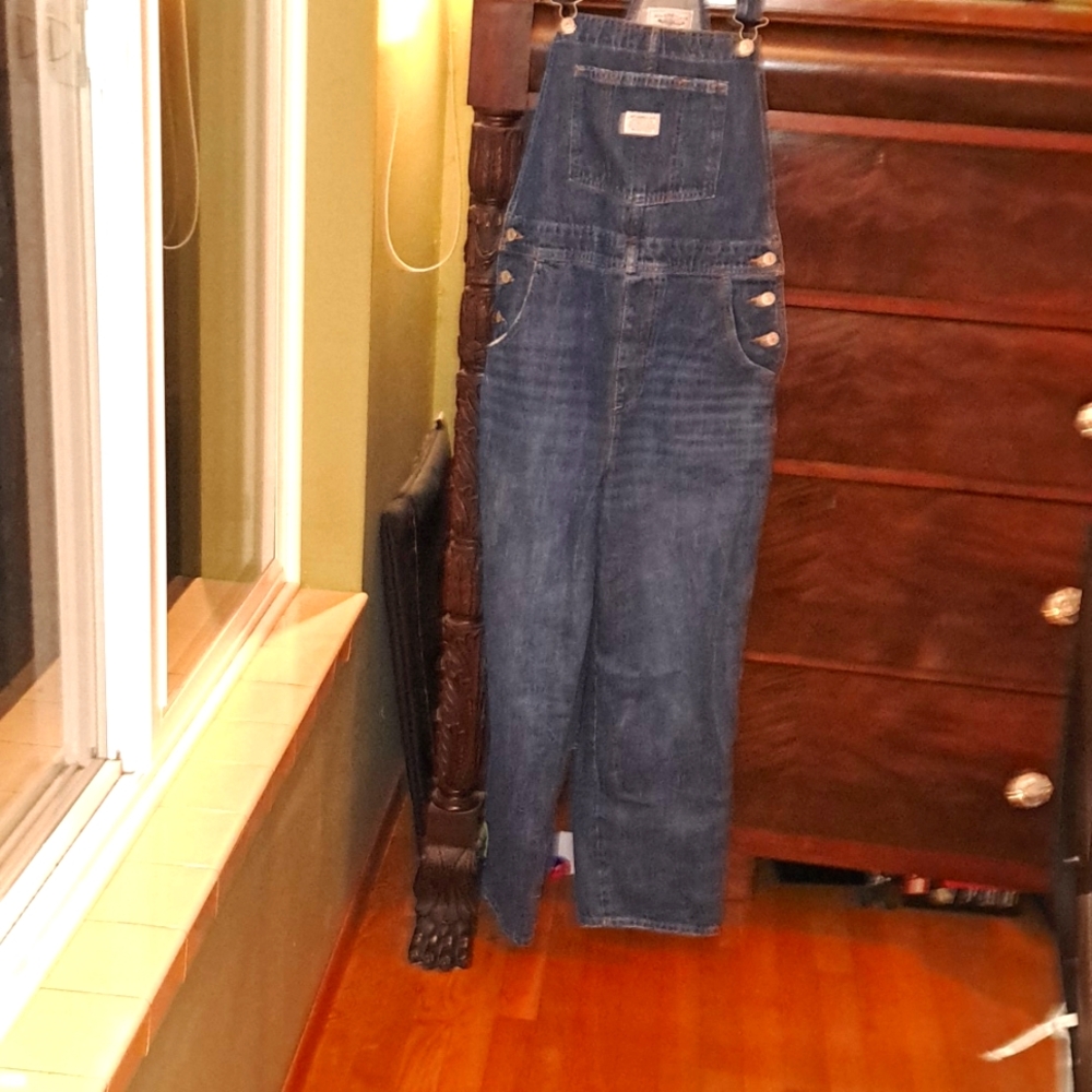 Like New LEVI'S Overalls Red Tag Size Med, 29 inch inseam